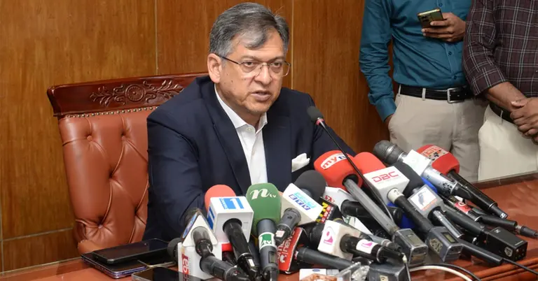 কথা বলেছেন স্বরাষ্ট্রমন্ত্রী সালাহউদ্দিন আহমদ